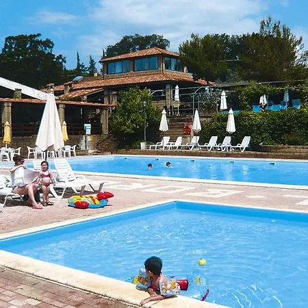In Complex Centro Vacanze Il Borgo In *